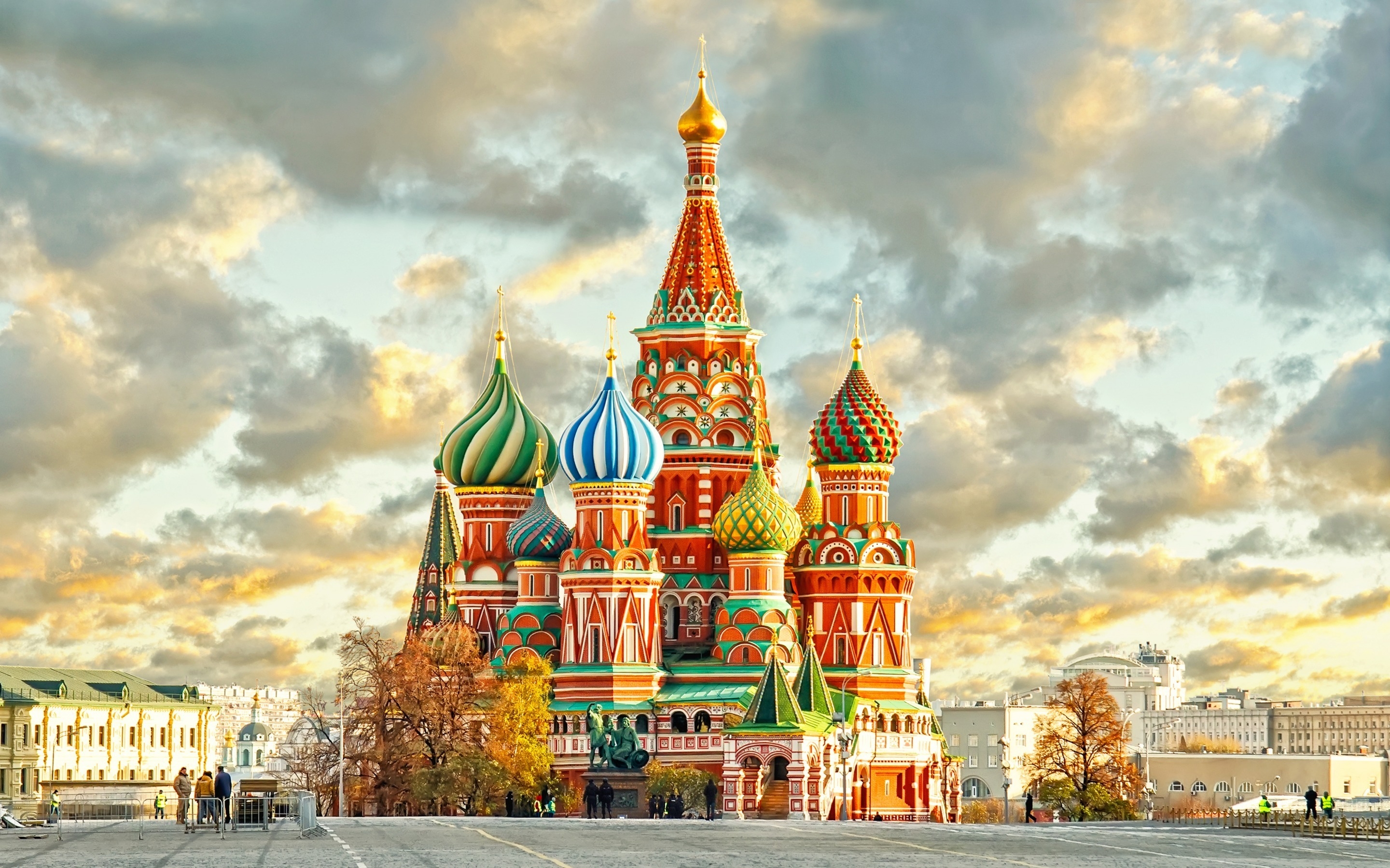 Saint-Basils-Cathedral-Moscow-Russia-Wallpaper_0.jpg